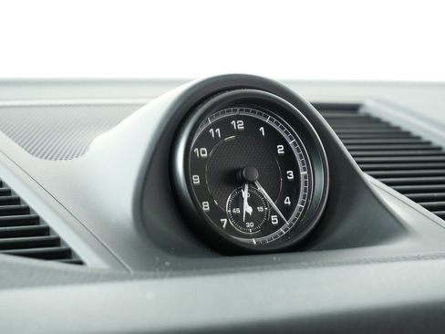 Certified 2025 Porsche Macan image 18