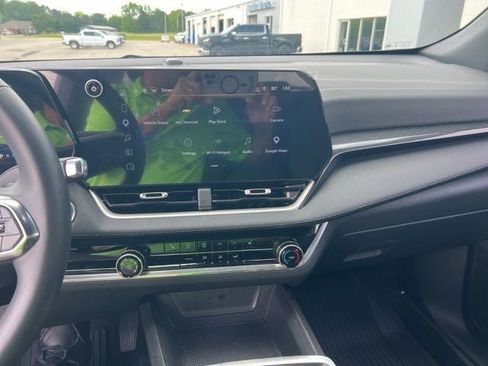 Used 2026 Chevrolet Equinox LT w/ Safety and Technology Package FWD image 14