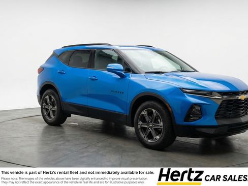 Used 2025 Chevrolet Blazer LT FWD image 1