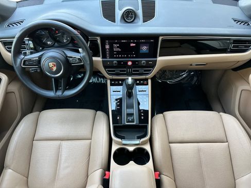 Used 2025 Porsche Macan image 6
