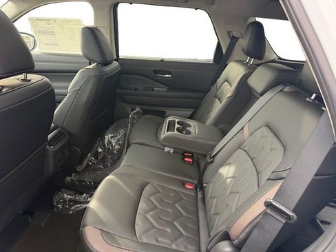 New 2026 Nissan Pathfinder Platinum w/ Cargo Package AWD/4WD image 8