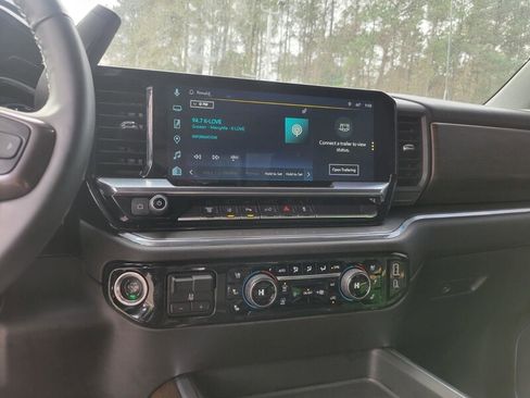 Used 2024 Chevrolet Silverado 2500 High Country image 14