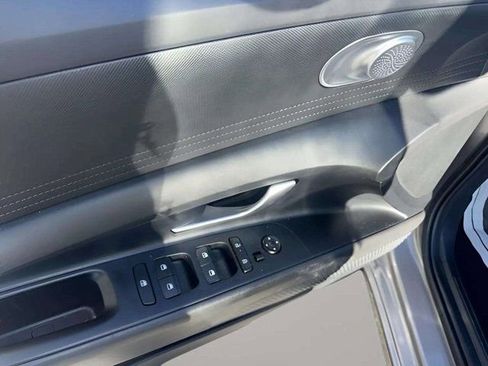 Used 2024 Hyundai Elantra SEL image 11