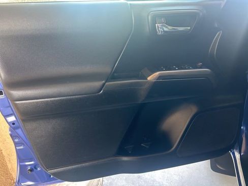 Used 2022 Toyota Tacoma TRD Off-Road w/ Technology Package image 12