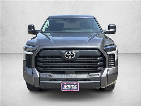 Used 2022 Toyota Tundra SR5 w/ SR5 Convenience Package AWD/4WD image 2