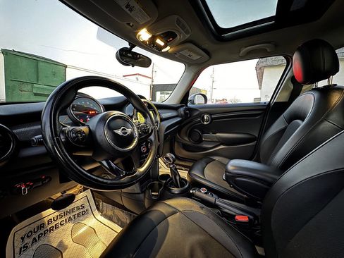 Used 2017 MINI Cooper 4-Door Hardtop image 12