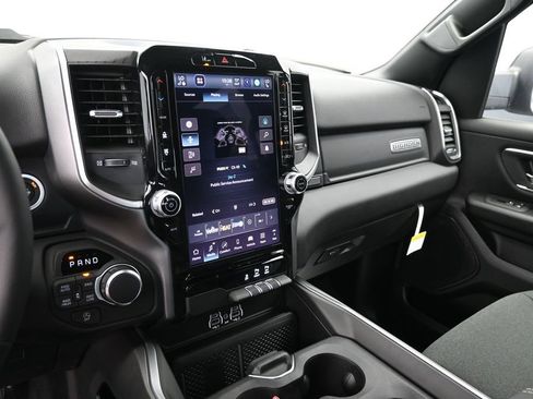 New 2026 RAM 1500 4x4 Crew Cab image 17