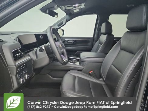 Used 2025 Chevrolet Suburban LT AWD/4WD image 18