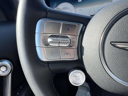 Certified 2025 Genesis GV60 Advanced AWD/4WD image 22