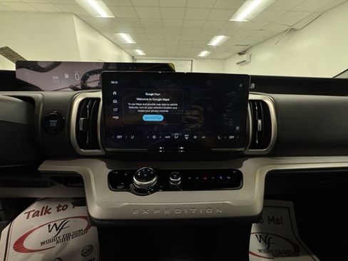 New 2025 Ford Expedition Active image 16