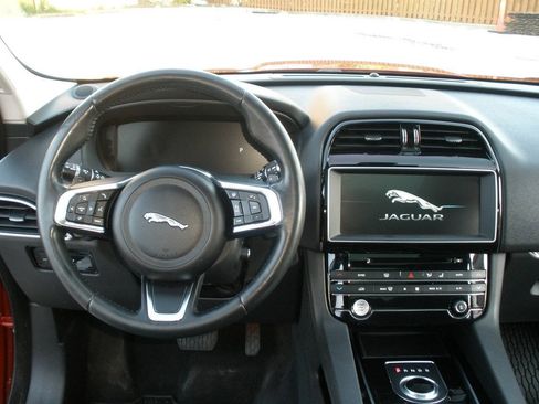Used 2018 Jaguar F-PACE Prestige AWD/4WD image 32