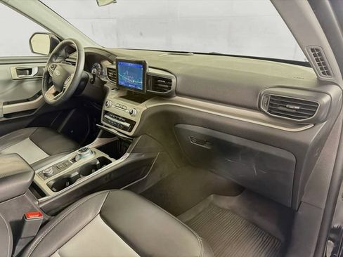 Used 2023 Ford Explorer XLT w/ Equipment Group 202A AWD/4WD image 38