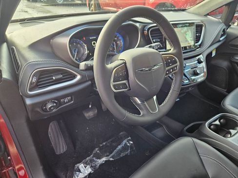 New 2026 Chrysler Pacifica Select image 13