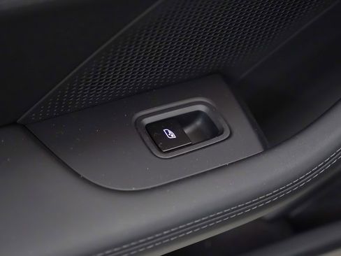 Certified 2025 Porsche Taycan image 17