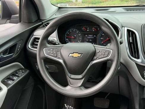 Used 2022 Chevrolet Equinox LS AWD/4WD image 12
