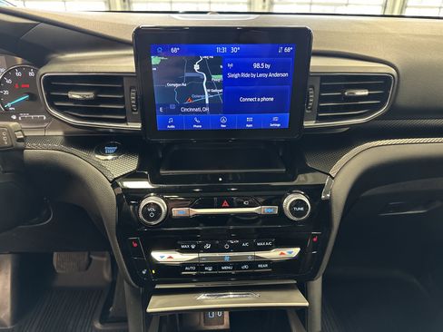 Certified 2023 Ford Explorer ST-Line w/ Class IV Trailer Tow Package image 3