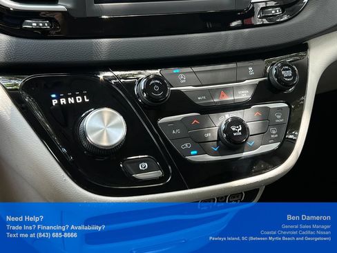 Used 2021 Chrysler Voyager L FWD image 35