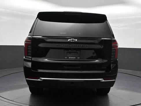 Used 2025 Chevrolet Suburban LT RWD image 4