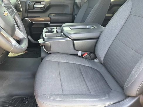Used 2022 Chevrolet Silverado 1500 LT AWD/4WD image 19