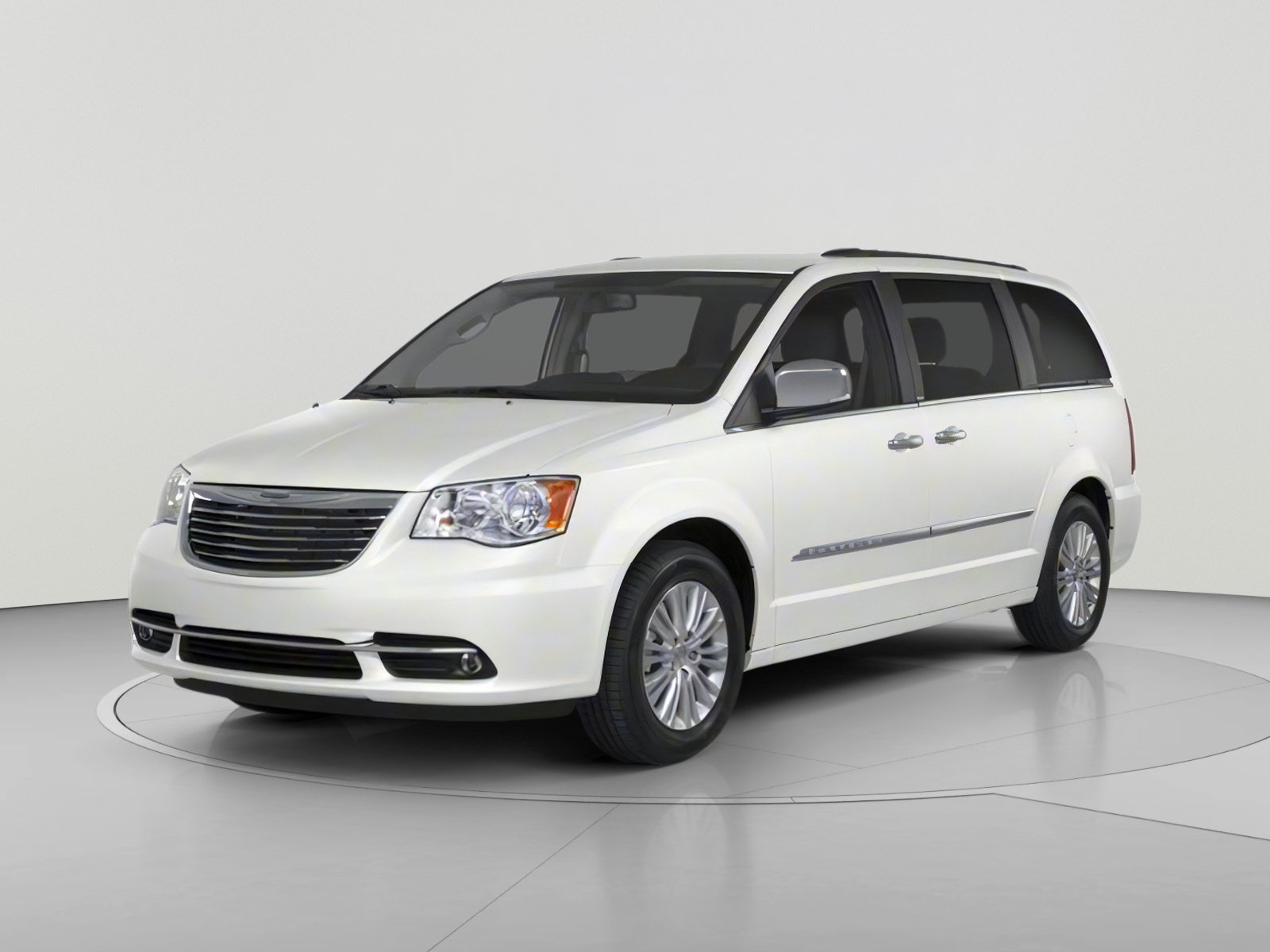 Used 2013 Chrysler Town & Country Touring FWD image 1