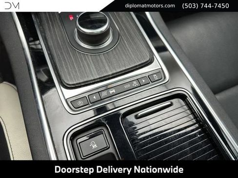 Used 2018 Jaguar XF S RWD image 34