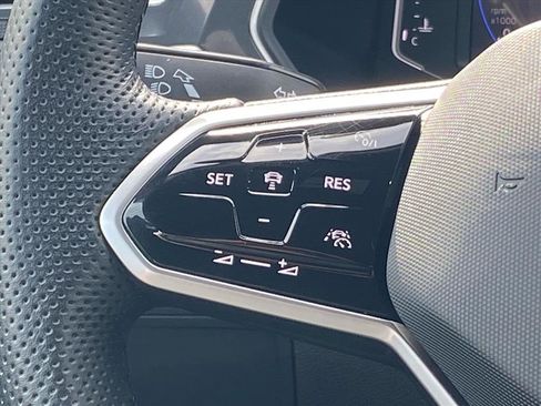 Certified 2024 Volkswagen Tiguan SEL R-Line image 5