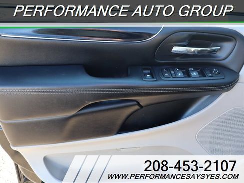 Used 2017 Dodge Grand Caravan SXT image 16