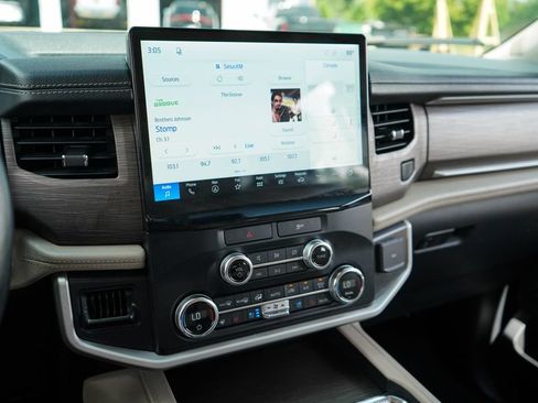 Used 2022 Ford Expedition Limited AWD/4WD image 8