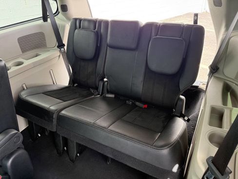 Used 2018 Dodge Grand Caravan SXT FWD image 17