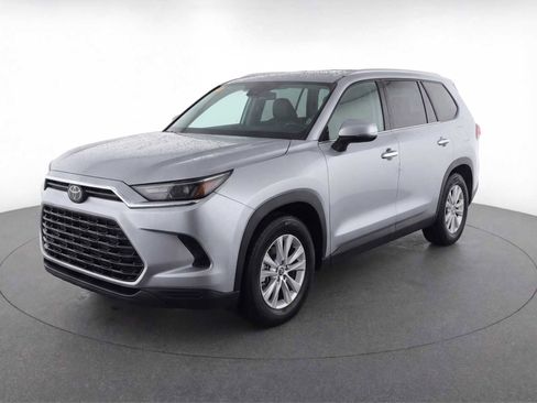 Used 2025 Toyota Grand Highlander XLE image 1