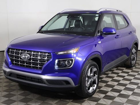 Used 2022 Hyundai Venue Limited FWD image 8