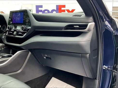 Used 2024 Toyota Highlander XSE image 16
