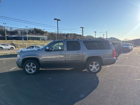 Used 2007 Chevrolet Suburban LTZ w/ LTZ Preferred Equipment Group image 5
