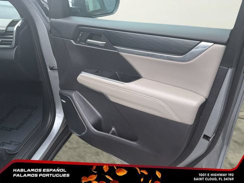 Certified 2026 GMC Acadia Elevation w/ Elevation Premium Package FWD image 32