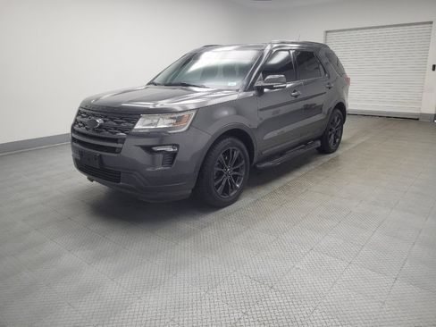 Used 2019 Ford Explorer XLT w/ Equipment Group 202A AWD/4WD image 2