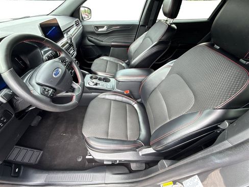 Used 2025 Ford Escape ST-Line Select AWD/4WD image 14