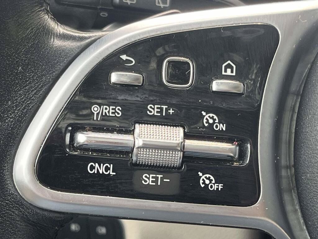 Certified 2023 Mercedes-Benz GLB 250 4MATIC w/ Premium Package image 33