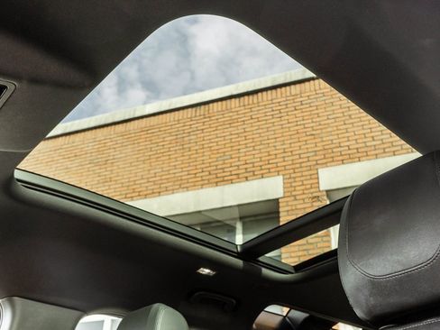 Used 2023 Land Rover Defender 110 S image 10