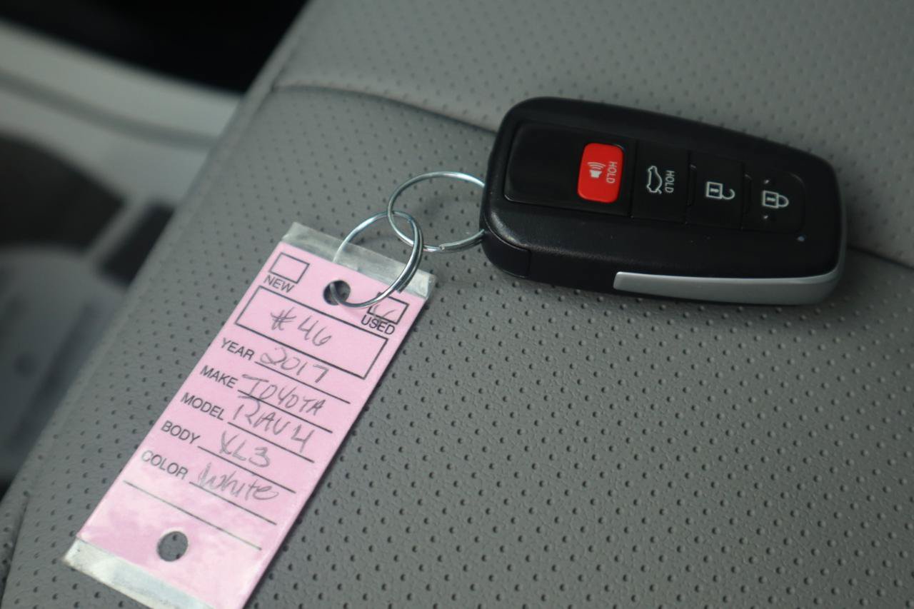 Used 2017 Toyota RAV4 XLE AWD/4WD image 59