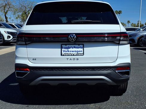 New 2026 Volkswagen Taos SE image 4