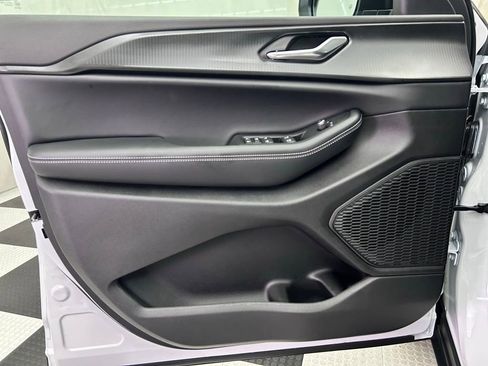 New 2025 Jeep Grand Cherokee Laredo X image 13