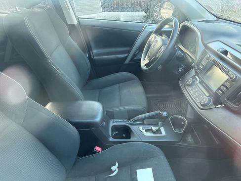 Used 2018 Toyota RAV4 XLE image 6