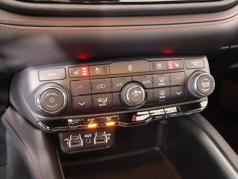 Used 2024 Dodge Durango GT image 8