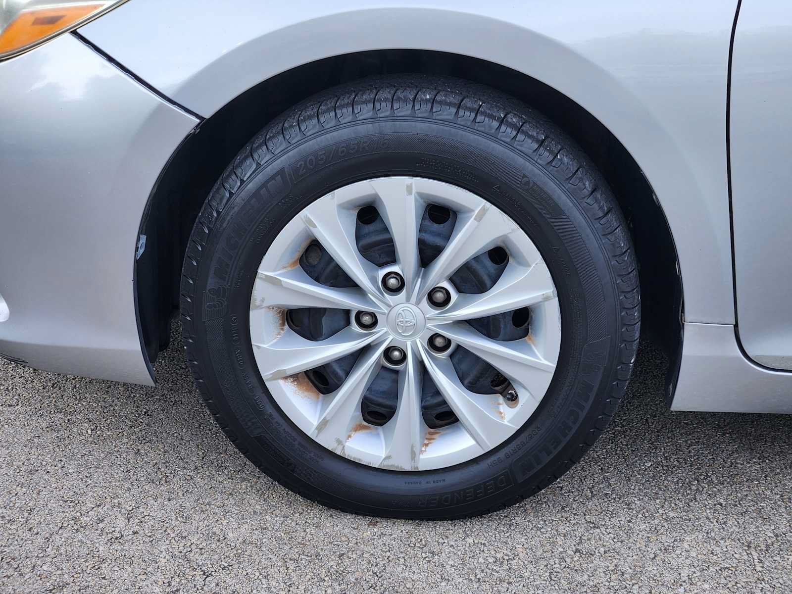 Used 2016 Toyota Camry LE FWD image 9