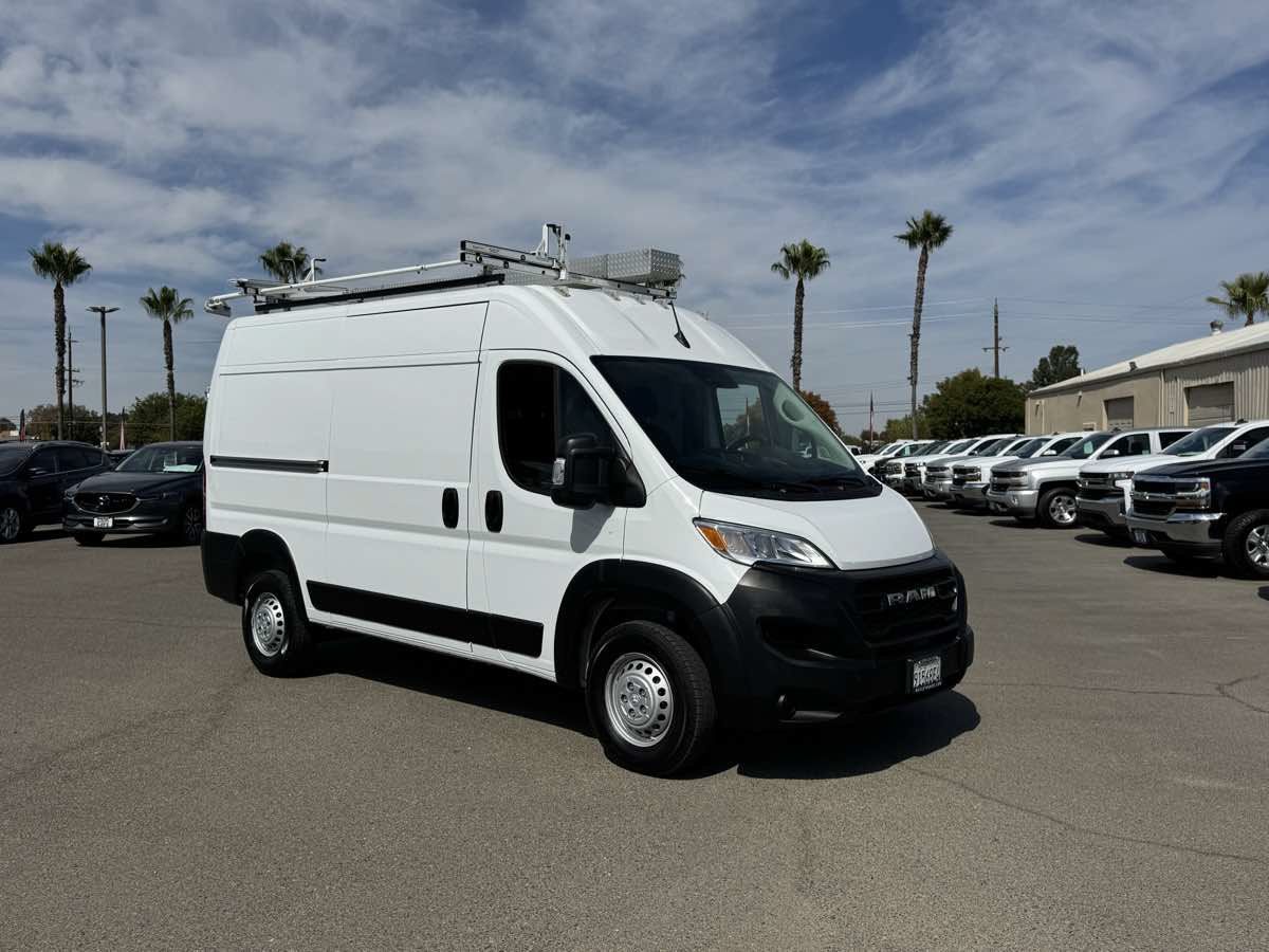 Used 2025 RAM ProMaster 2500 FWD image 2