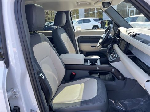 Used 2024 Land Rover Defender 110 X-Dynamic SE image 35