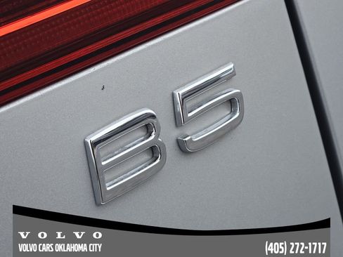 Certified 2023 Volvo XC60 B5 Plus w/ Protection Package Premier image 9