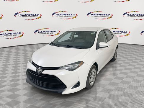 Used 2018 Toyota Corolla LE image 1