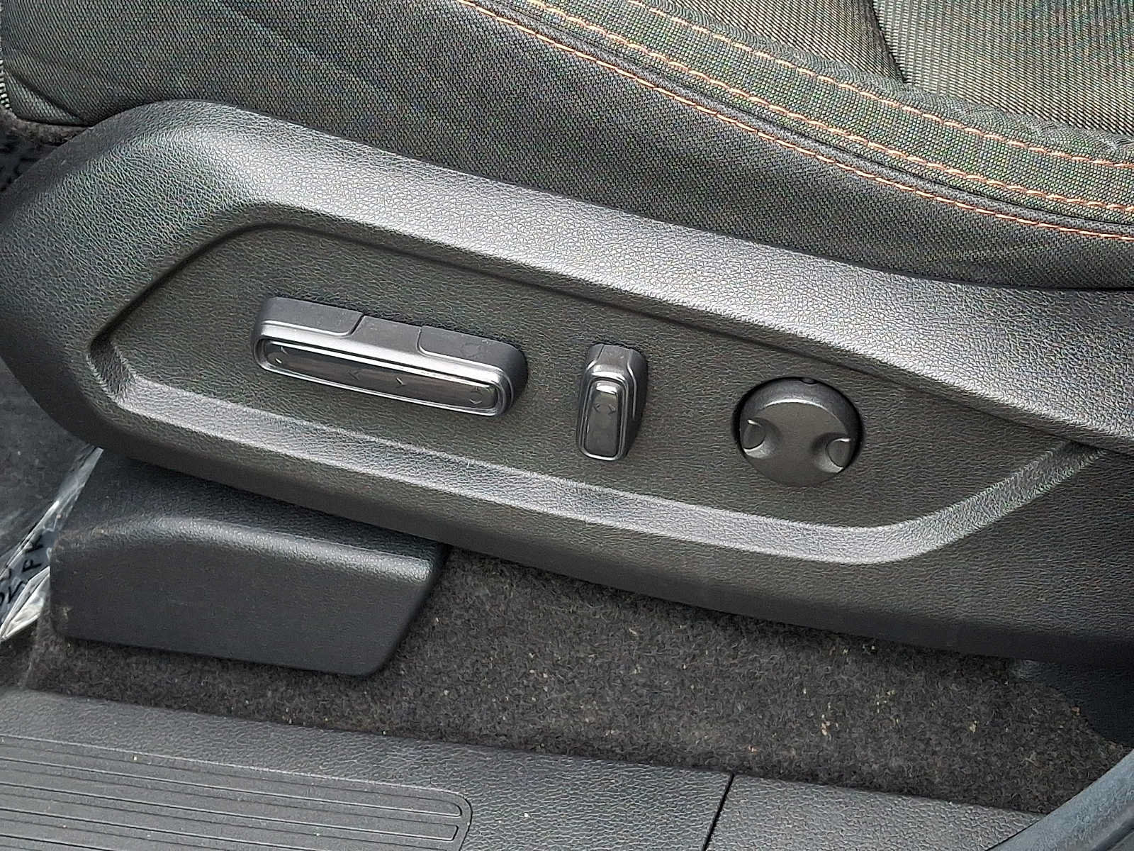 Used 2025 Honda Pilot Sport image 12