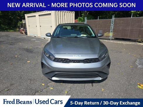 Used 2022 Kia Forte LXS FWD image 2